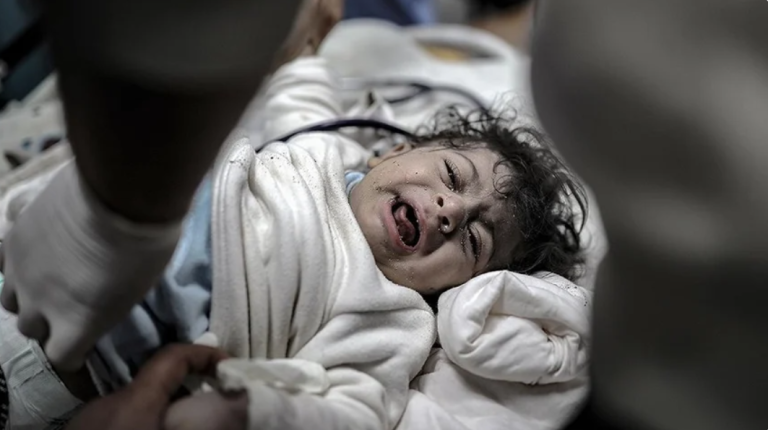 بعد قتل عائلتها.. جندي إسرائيلي يخطف رضيعة فلسطينية بغزة ونقلها لتل أبيب