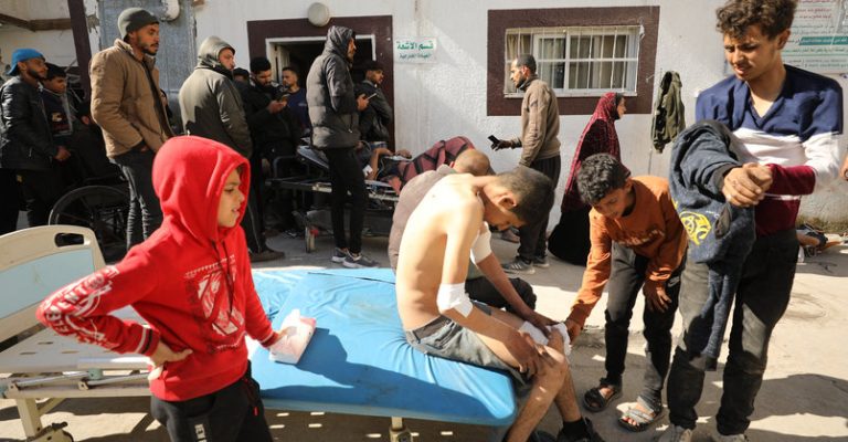 ارتفاع شهداء شارع الرشيد بغزة إلى 104