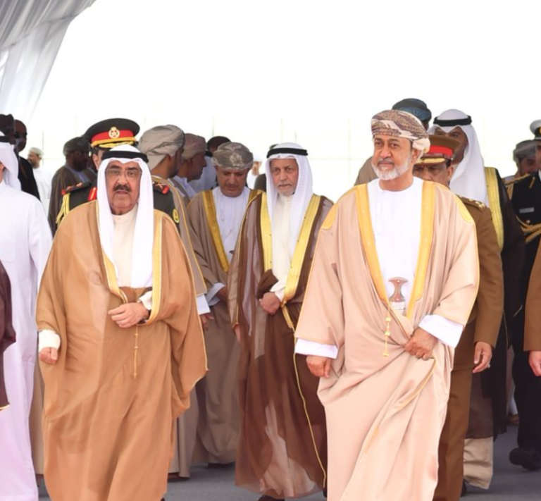 سمو الأمير يشكر سلطان عمان: حريصون على توطيد العلاقات التي تجمع بلدينا وشعبينا الشقيقين