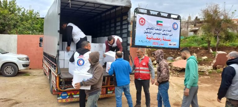 الهلال الأحمر الكويتي تبدأ توزيع سلال رمضانية على لبنانيين ولاجئين سوريين وفلسطينيين