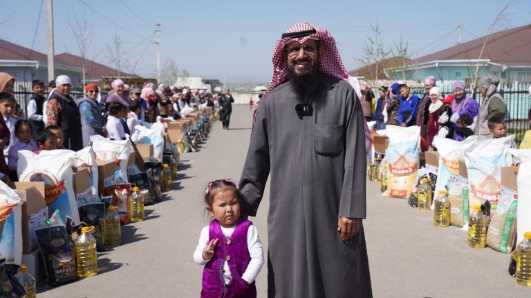 الصفا الخيرية: توزيع الكروت الذكية الممغنطة على الأسر المتعففة داخل الكويت