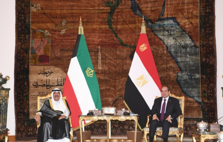 سمو الأمير والرئيس المصري يعقدان جلسة مباحثات