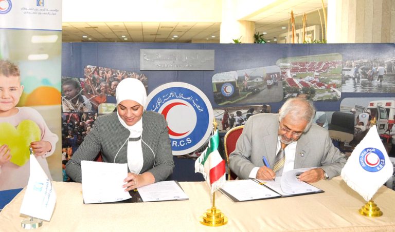 «الهلال الأحمر» يوقع اتفاقية تعاون مع مؤسسة «الحسين للسرطان»