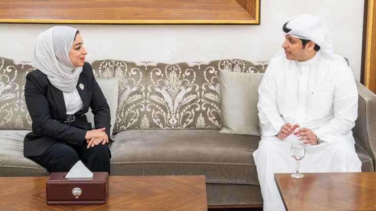 وزير الإعلام: تعاون مستمر مع البحرين لتطوير القطاع السياحي