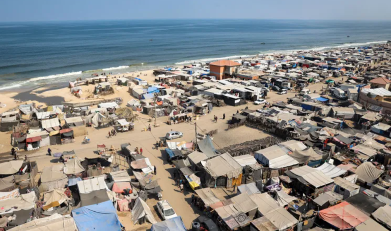 النزوح نحو الشواطئ.. آخر ملاذات سكان غزة