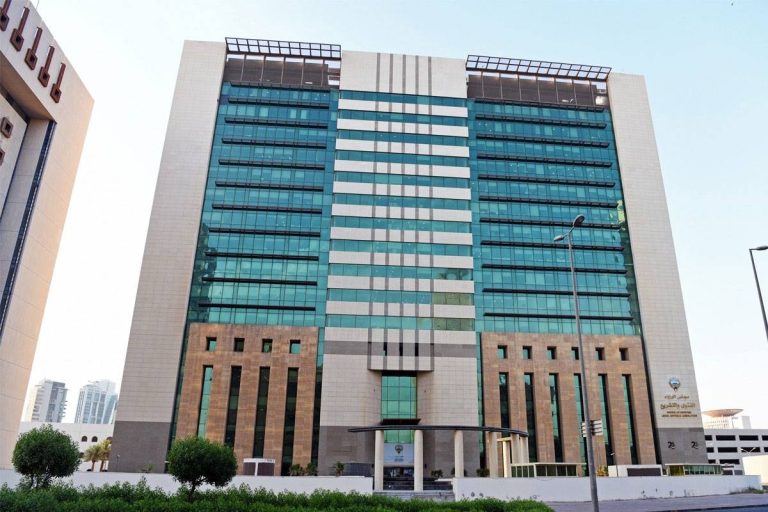 ترقية 43 مستشاراً إلى وكيل إدارة و533 إلى محامٍ من الدرجة «أ»