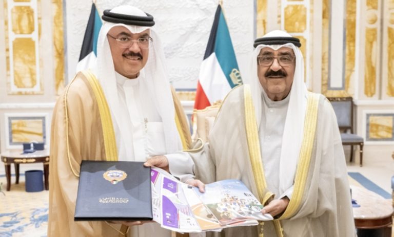 استقبل وزير التربية وتسلم تقريرا حول استعدادات الوزارة للعام الدراسي الجديد سمو الأمير: الاهتمام بكل متطلبات التنمية وإعداد أجيال مبدعة قادرة على المنافسة