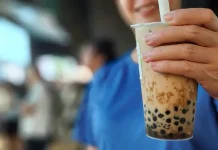 “Bubble tea”.. شراب يعشقه المراهقون يخفي مخاطر قياسية